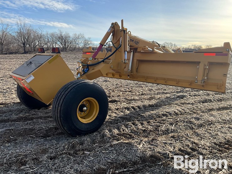 2017-landoll-icon-1632rs-pull-type-rear-steer-grader/blade-image-5