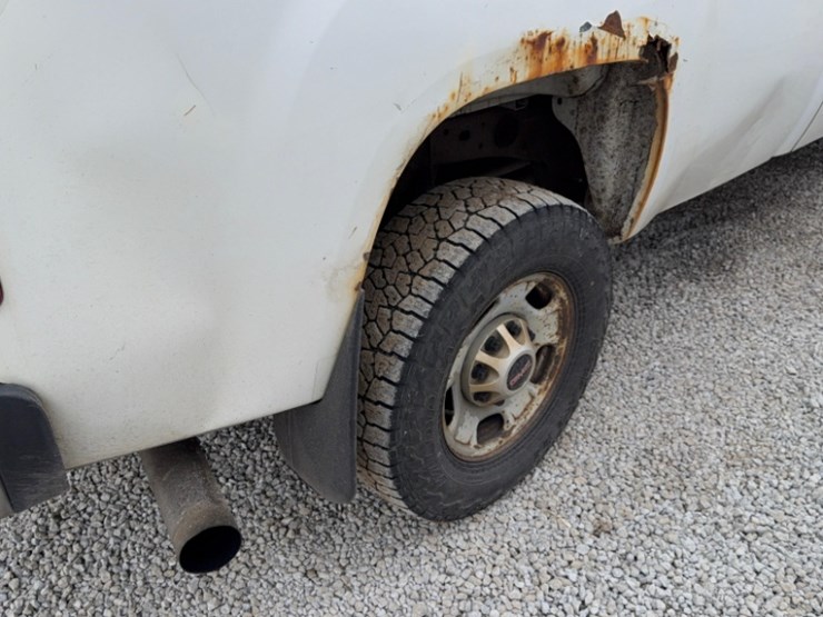 2014-gmc-2500-image-14