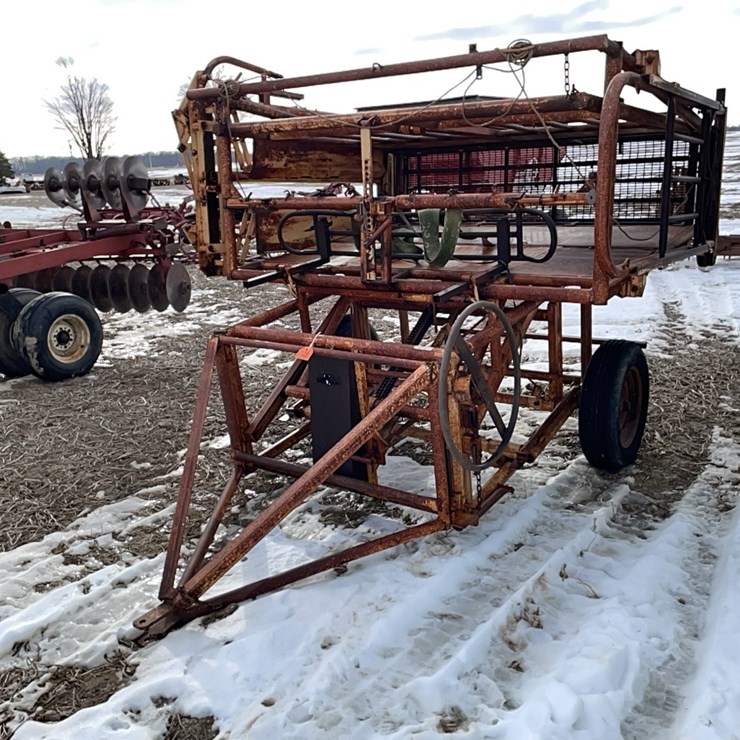 Tag #128, Portable cattle chute w/head gate