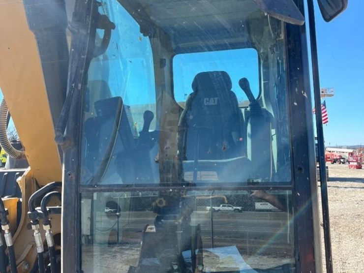 2022-caterpillar-320-image-17