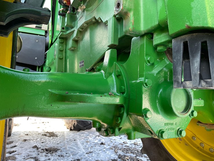2012-john-deere-8235r-image-18
