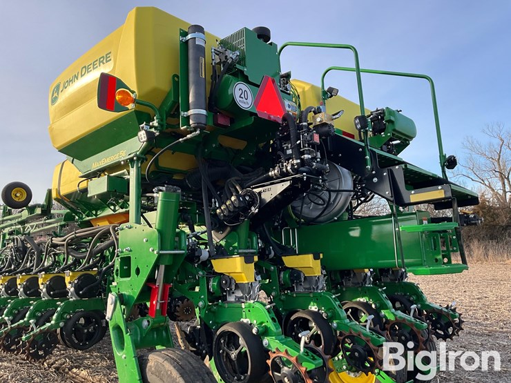 2024-john-deere-1775nt-image-12