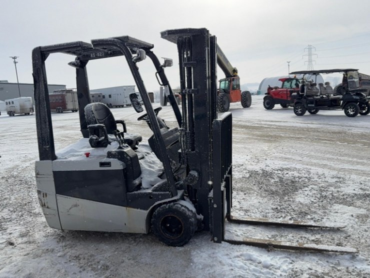 nissan-48"-forks-gray-forklift,-non-running-image-12