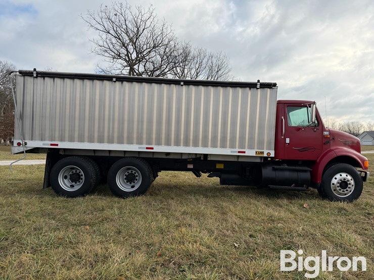 2001-international-8100-image-4