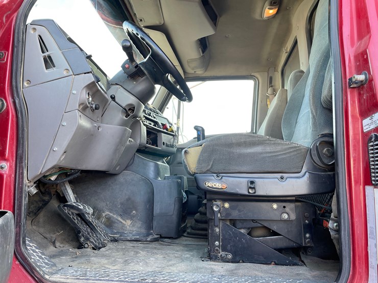 tag-#154,-2000-sterling-tri-axle-dump-truck-image-19