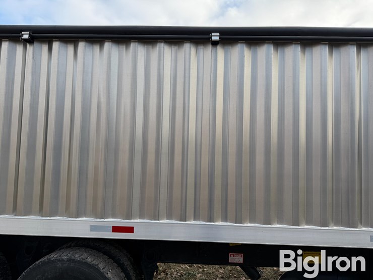 2001-international-8100-image-19