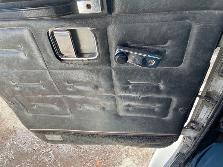 tag-#442,-1993-volvo-semi-tractor-image-29