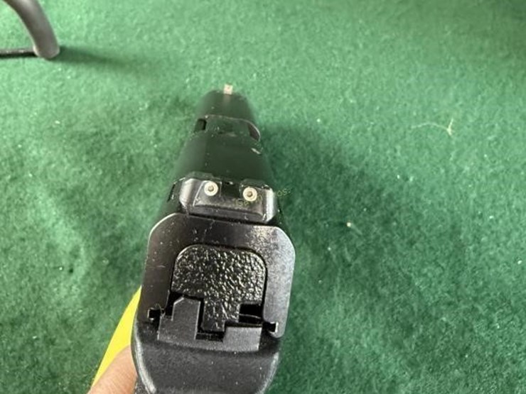 smith-&-wesson-m&p40-40-s&w-pistol-image-7