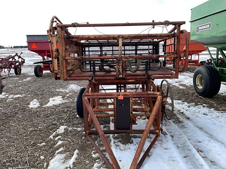 tag-#128,-portable-cattle-chute-w/head-gate-image-11
