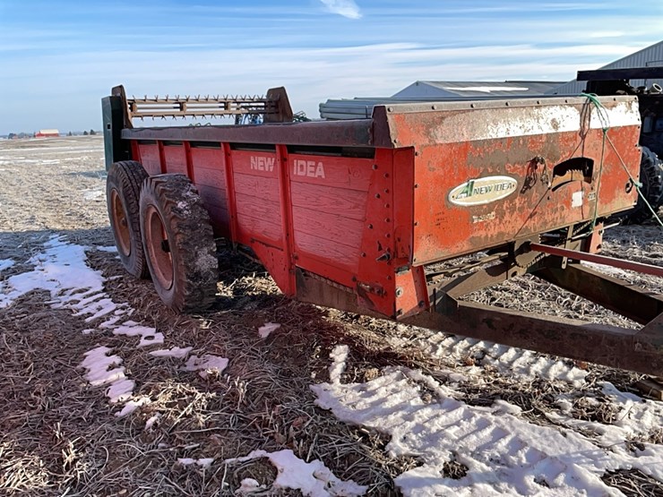 tag-#502,-ni-tandem-axle-manure-spreader-image-13
