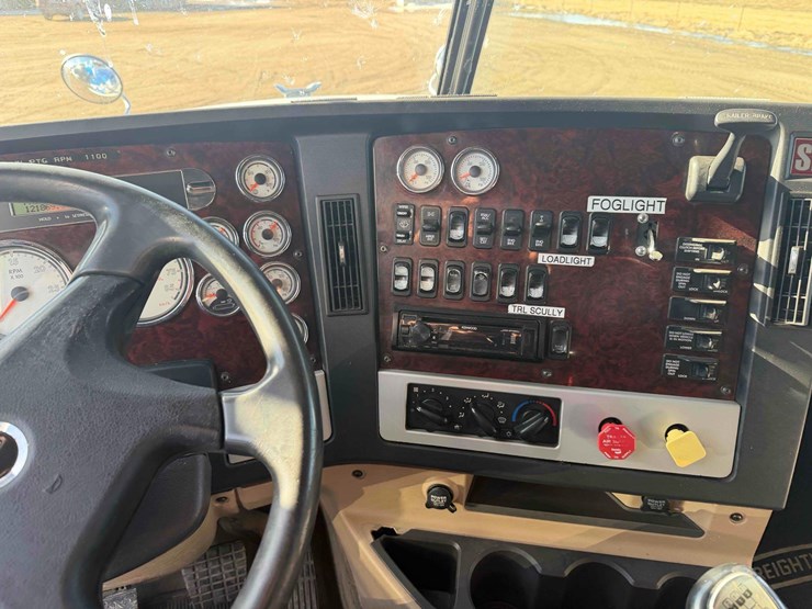 2012-freightliner-coronado-122-sleeper-image-19