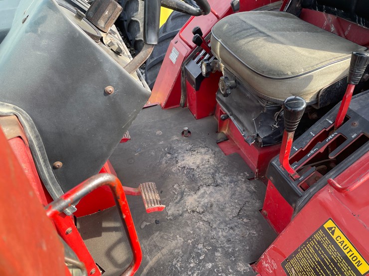 tag-#312,-1981-ih-886-diesel-tractor-image-24