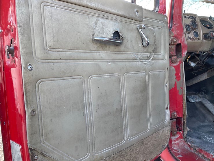 tag-#468,-1981-r-series-600-mack-semi-tractor-image-18