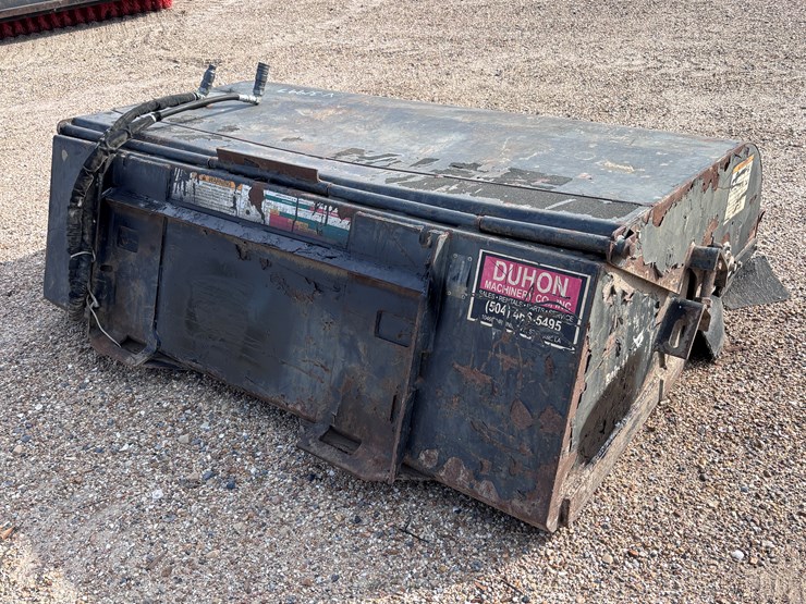 #3512-•-bobcat-sweeper-attachment-image-2