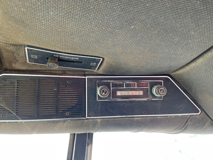 tag-#320,-1981-ih-1586-tractor-image-23
