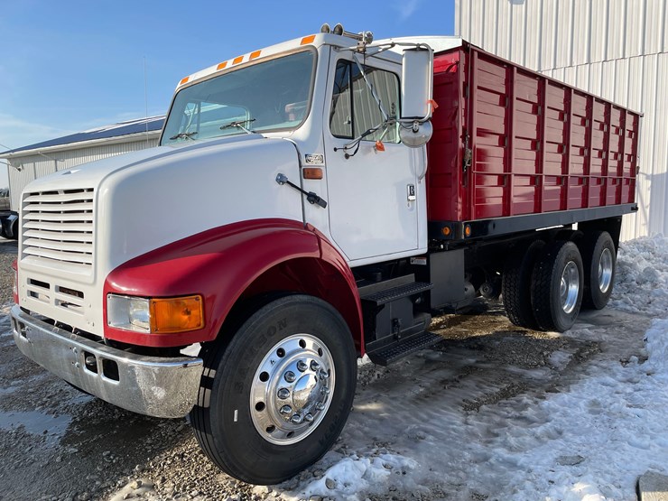 1996-case-ih-8100-image-1