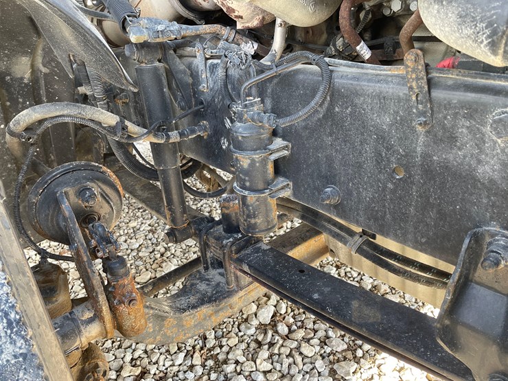 tag-#412,-2013-freightliner-semi-image-35