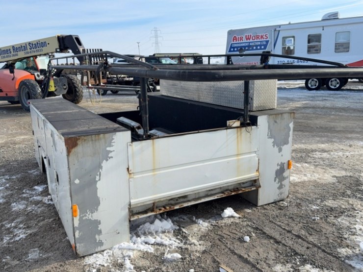 omaha-truck-bed-w/-ladder-rack-image-9
