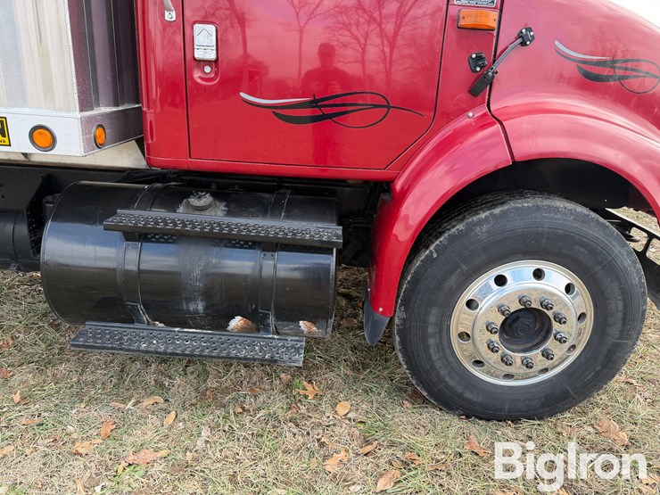 2001-international-8100-image-16