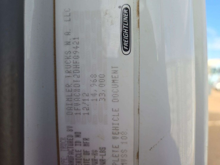 2013-freightliner-m2-106-image-46