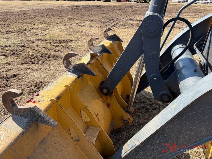 2020-deere-310l-ep-image-10