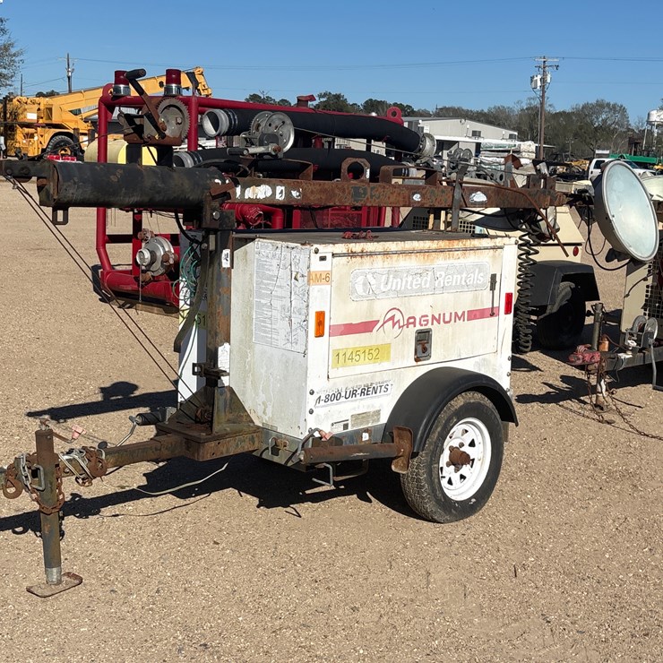 #2755 • MAGNUM MLT306UM LIGHT PLANT