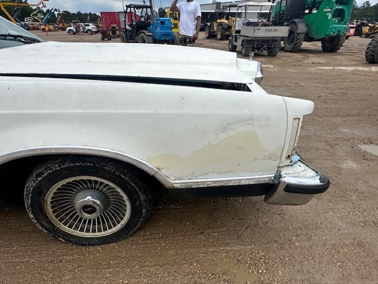 #22600-•-1978-ford-thunderbird-|-for-parts-&-repairs-only-image-14