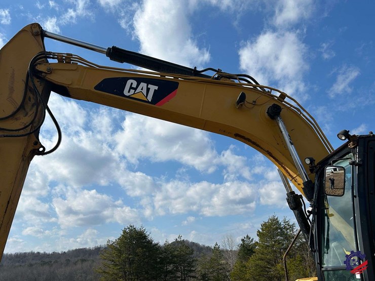 2017-caterpillar-318fl-image-10