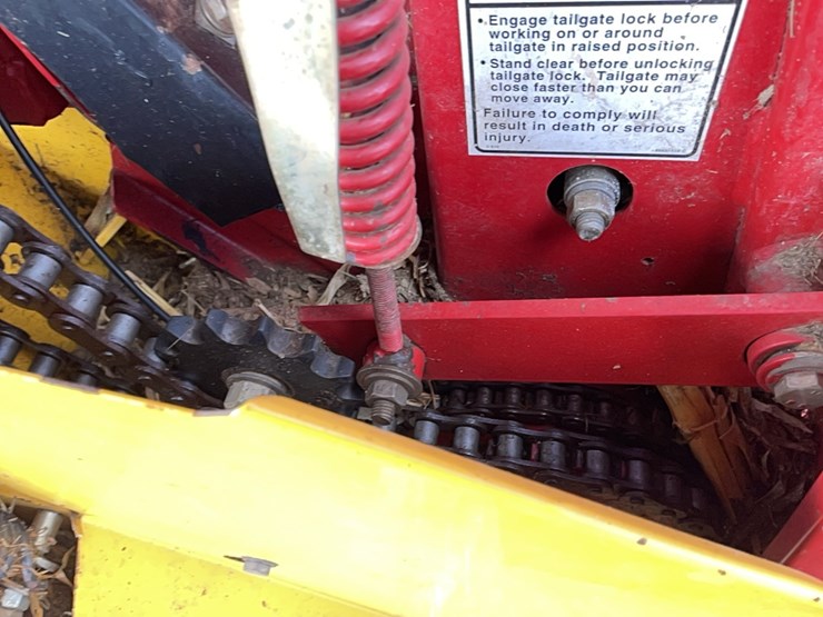 new-holland-br740a-image-14