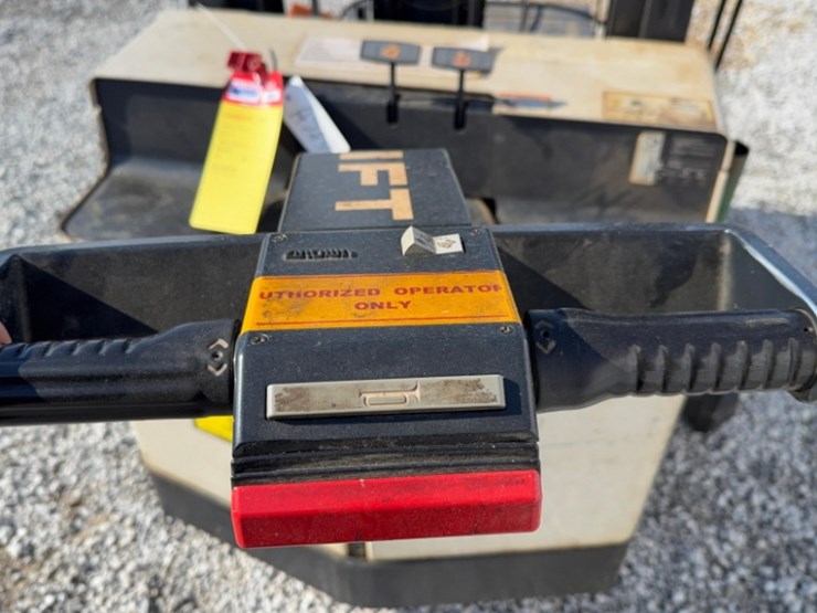 d-crown-e-walk-behind-fork-lift-model-e-sn#ga220787,-2-mast,-48"-forks,-incl.-work-hog-charger-image-19