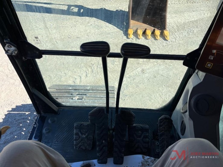 2019-caterpillar-320-image-22