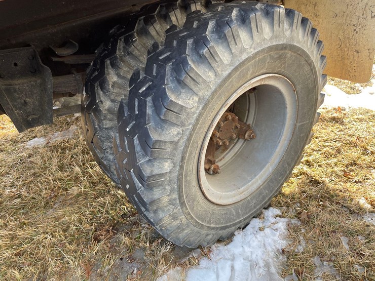 tag-#23,-1982-ih-1754-grain-truck-image-5