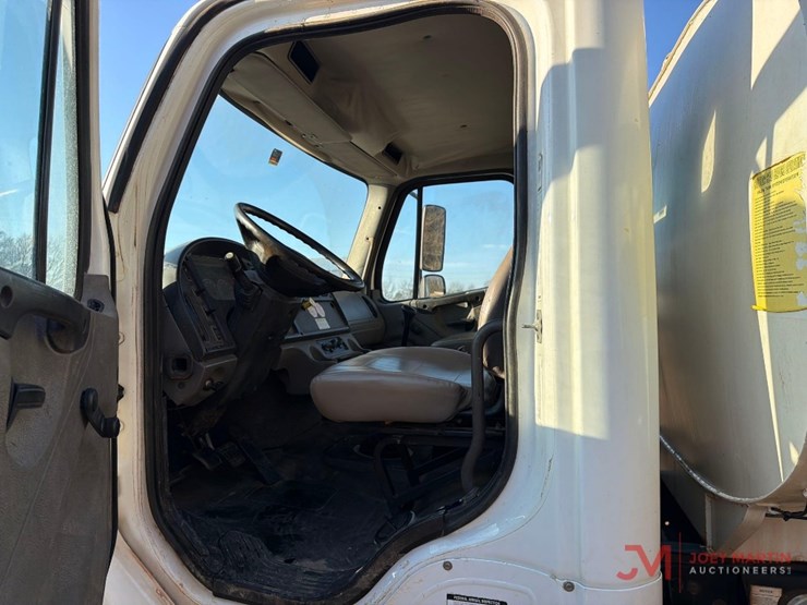 2017-freightliner-water-truck-image-22