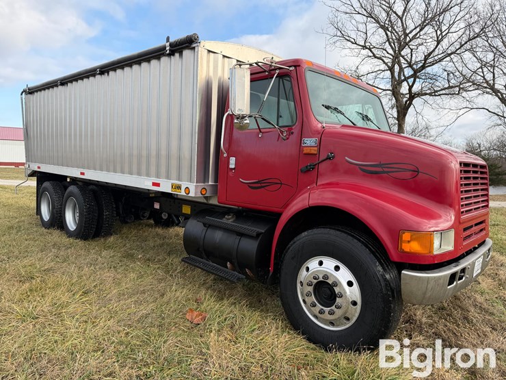 2001-international-8100-image-3