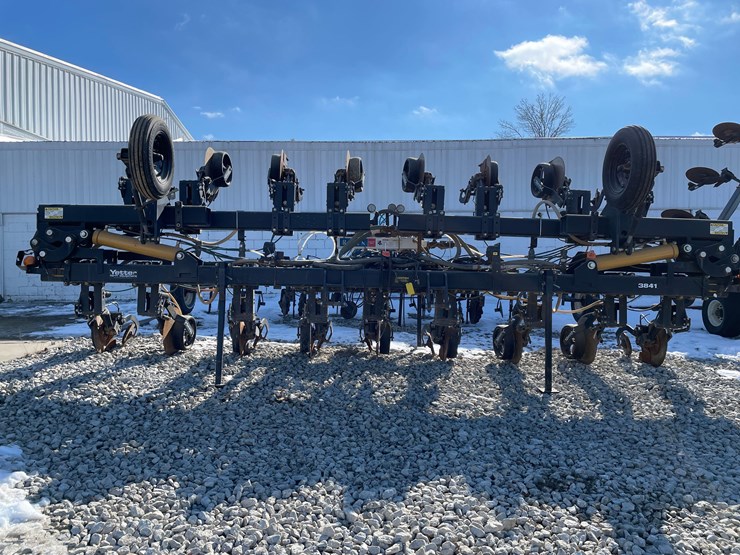 tag-#422,-45'-yetter-high-speed,-nh3-bar-image-19