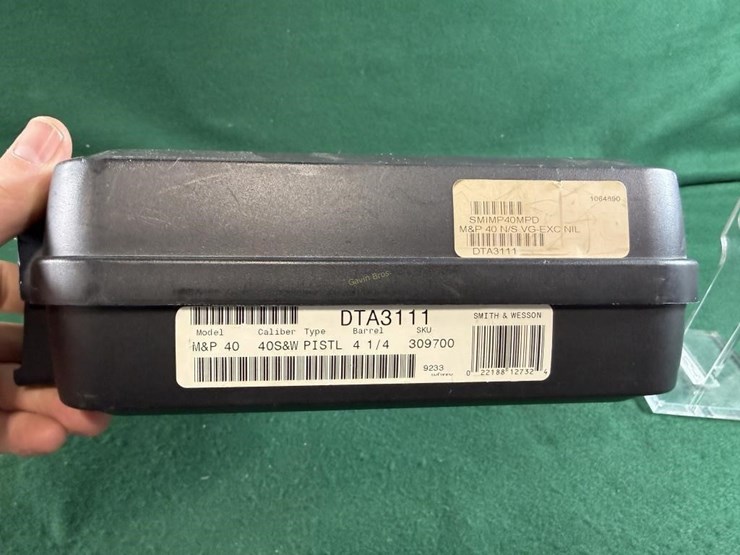 smith-&-wesson-m&p40-40-s&w-pistol-image-9