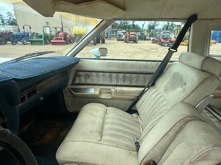 #22600-•-1978-ford-thunderbird-|-for-parts-&-repairs-only-image-23