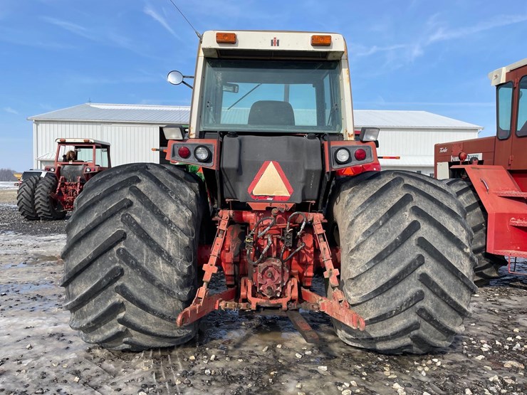 tag-#320,-1981-ih-1586-tractor-image-10