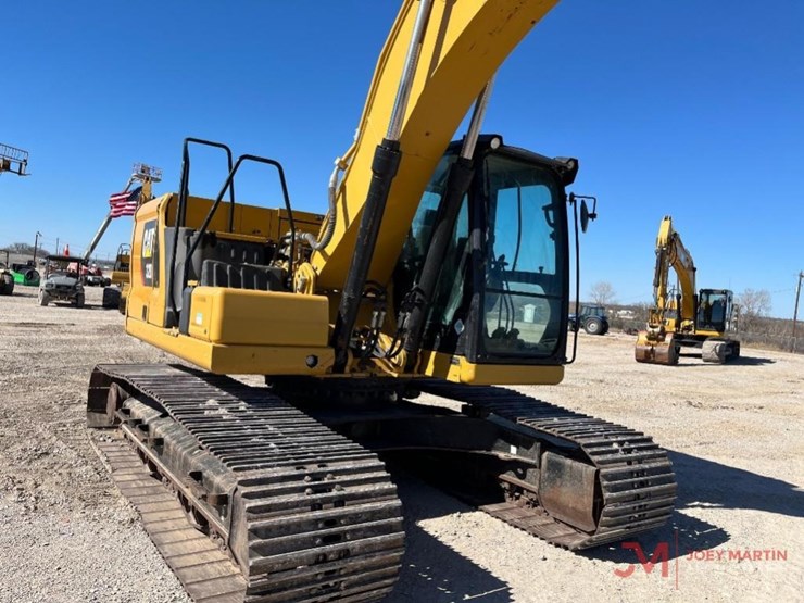 2019-caterpillar-320-image-5