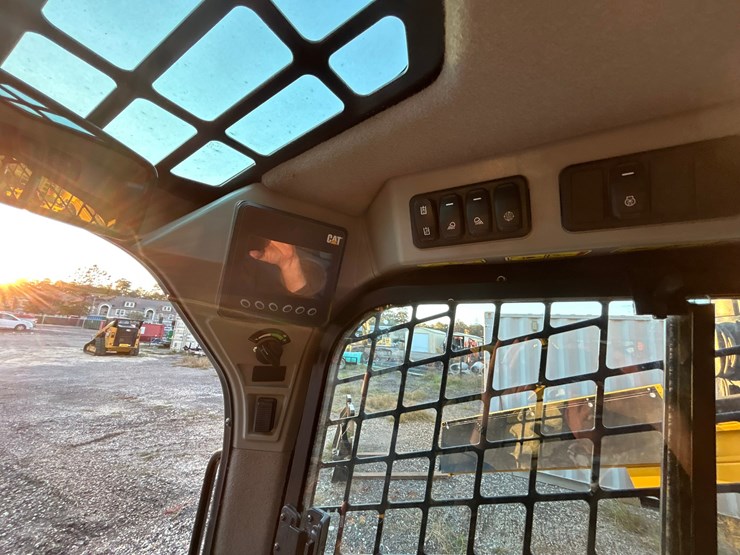 2022-caterpillar-299d3-image-18