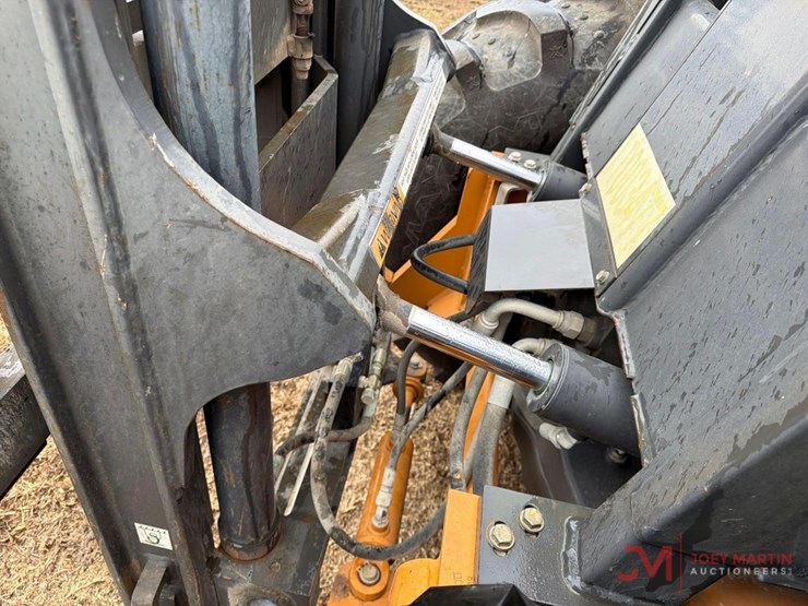 2019-case-586h-image-10