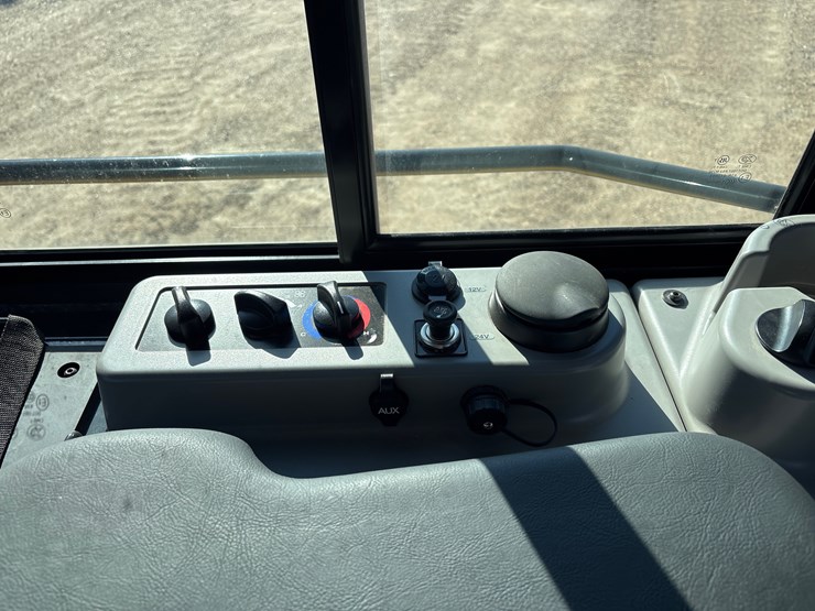 2024-komatsu-d39px-24-image-29