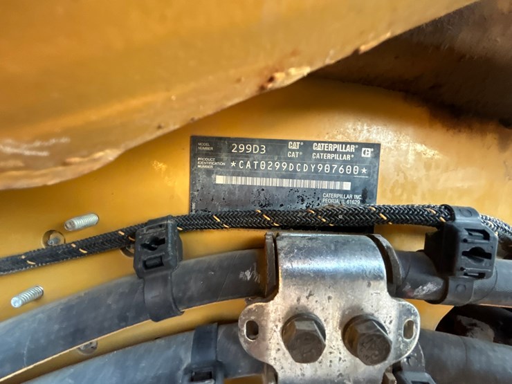 2022-caterpillar-299d3-image-11