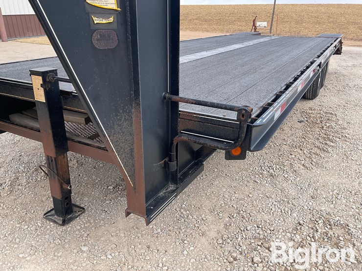 2001-titan-trailer-image-9