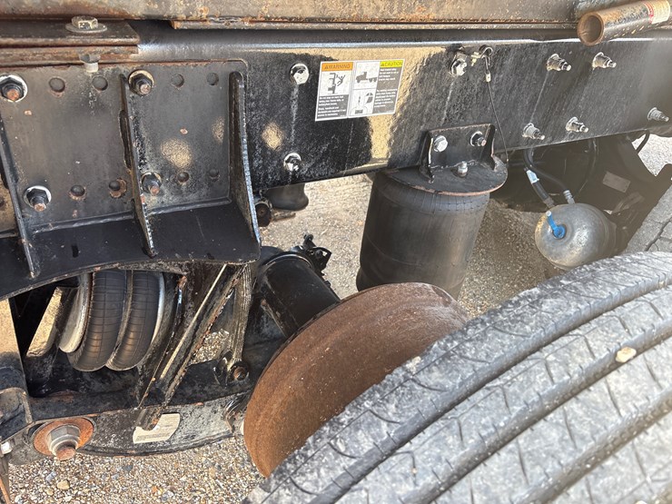 2023-kenworth-t880-image-9