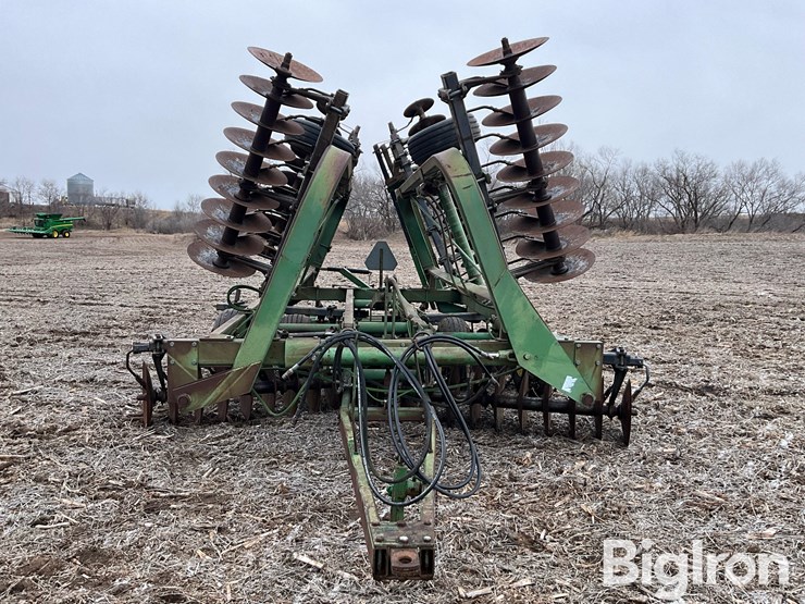 john-deere-235-image-2