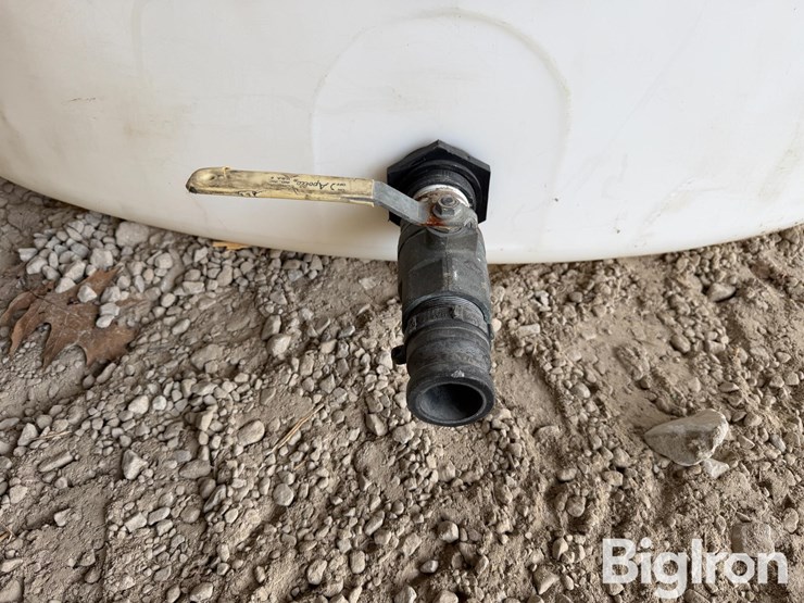 ace-roto-mold-2000-gallon-poly-vertical-tank-image-9