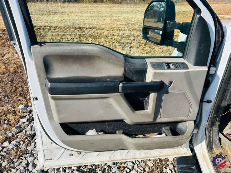 2018-ford-f550-image-26