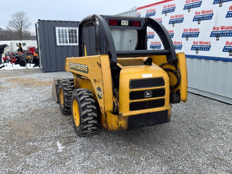 2005-john-deere-240-image-3