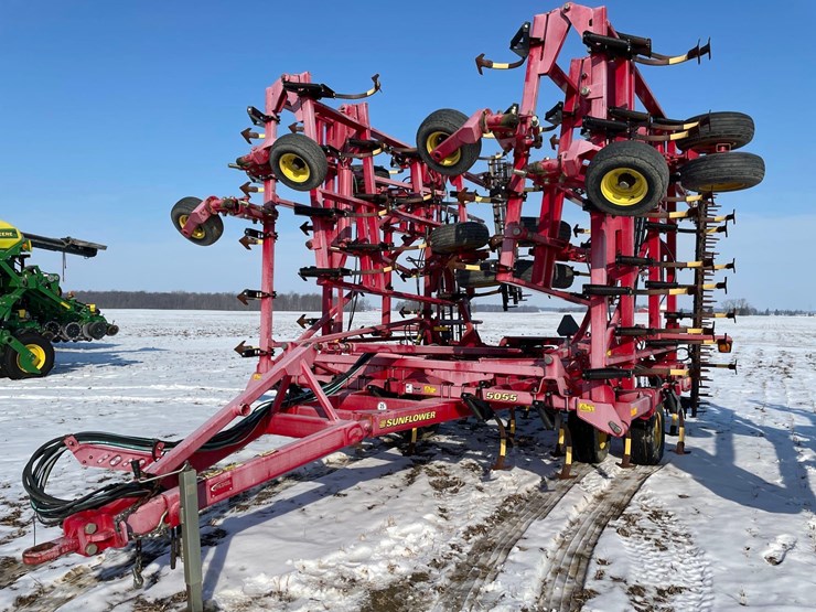 tag-#-,-52'-sunflower-5055-field-cultivator-image-1